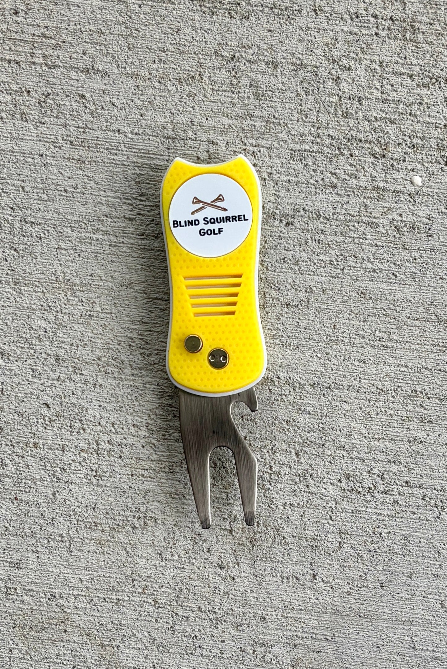 BSG 4-in-1 Switchblade Divot Tool
