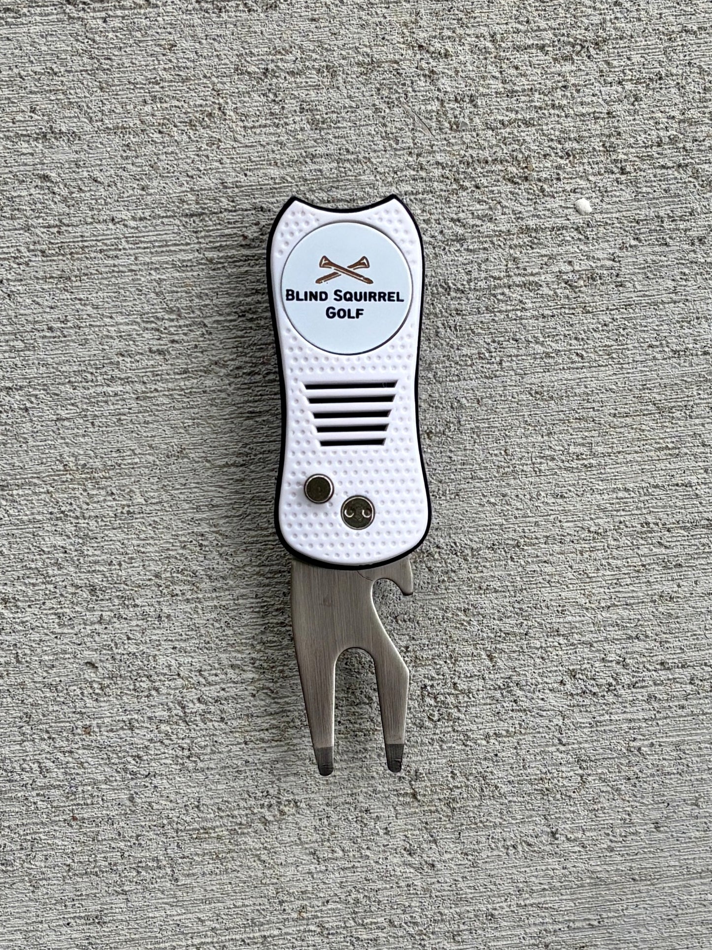 BSG 4-in-1 Switchblade Divot Tool