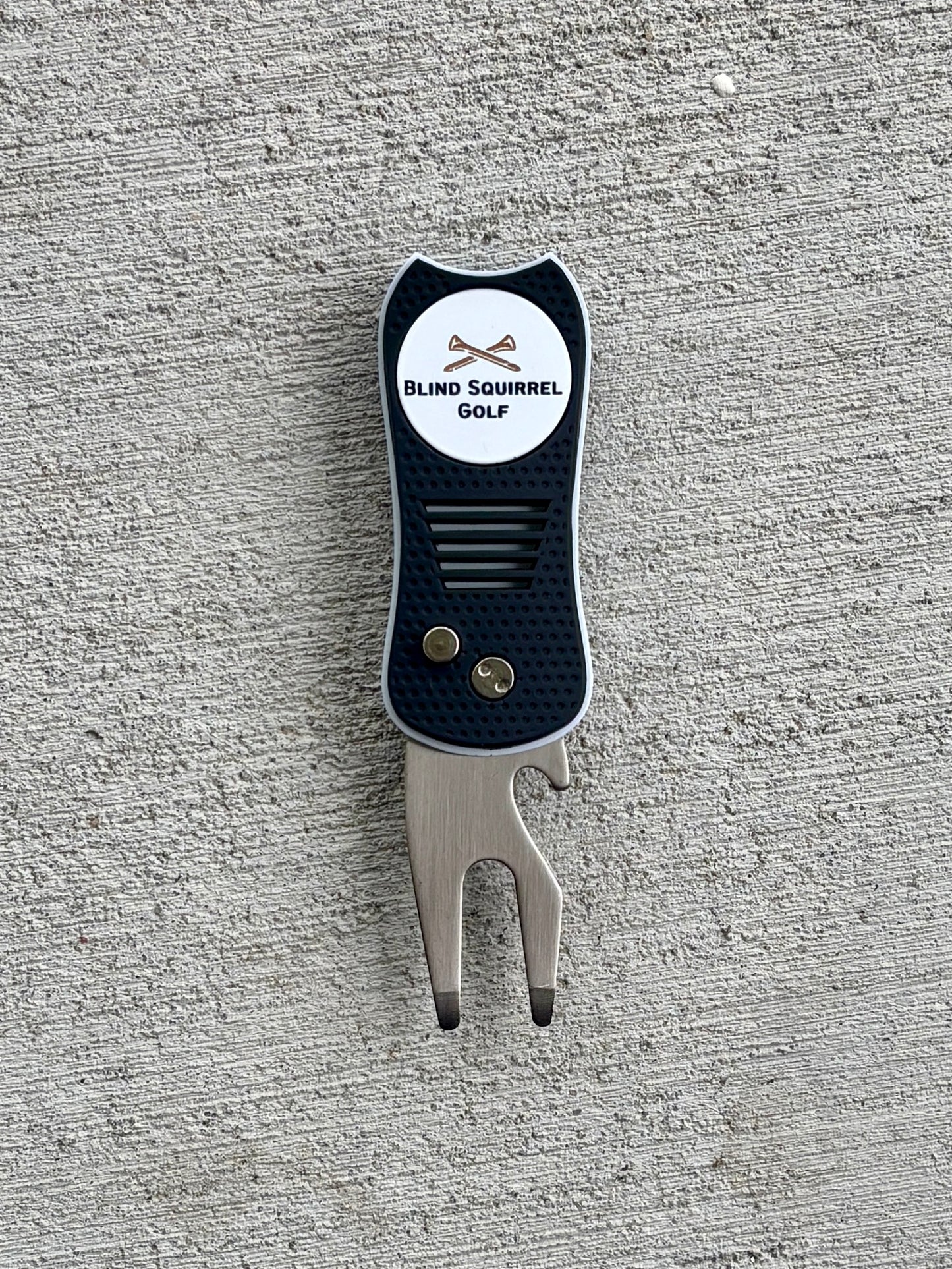 BSG 4-in-1 Switchblade Divot Tool